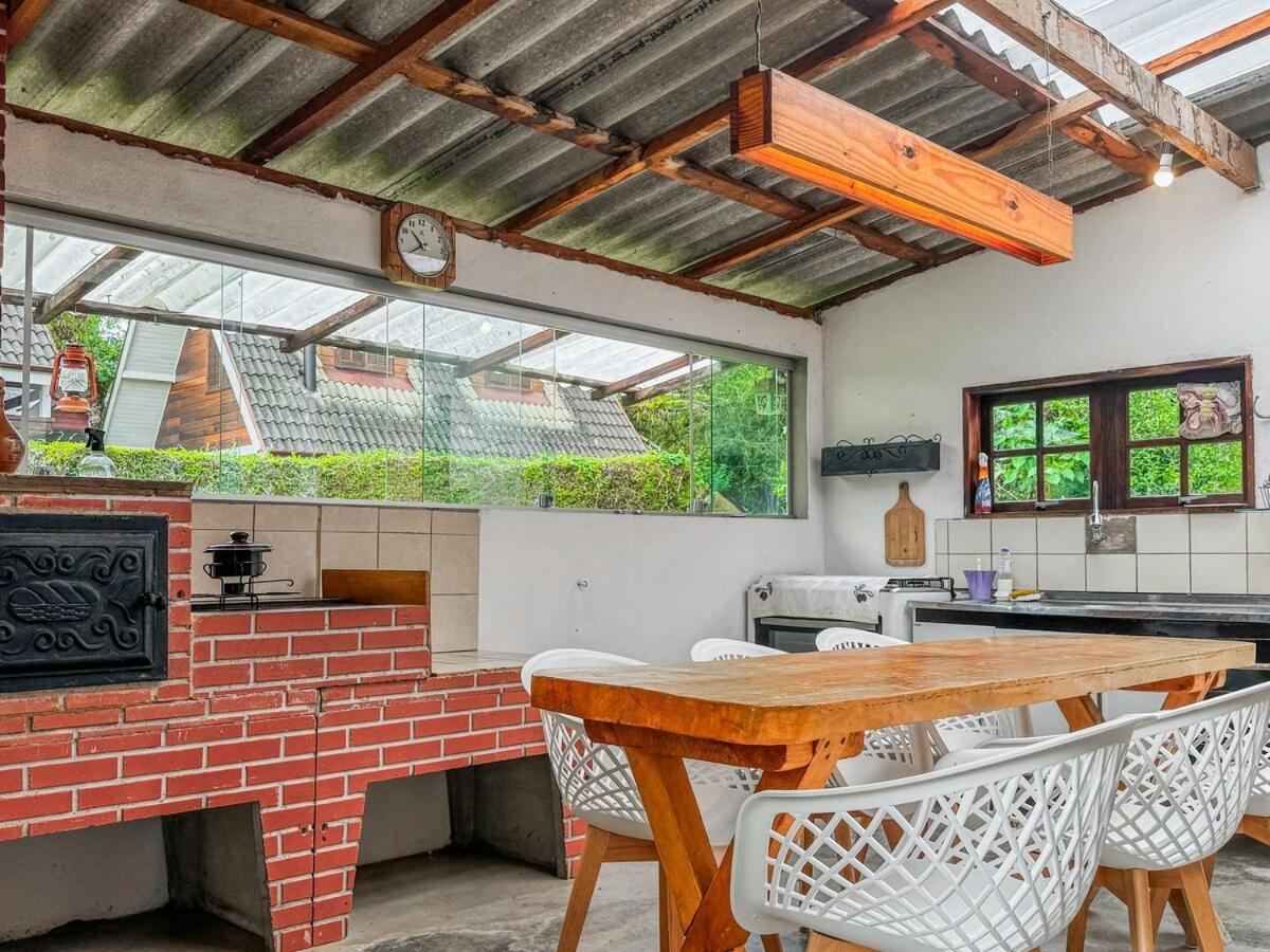 Casa de férias Mont Serrat House - Apenas 800m Do Centro Turistico Campos do Jordão